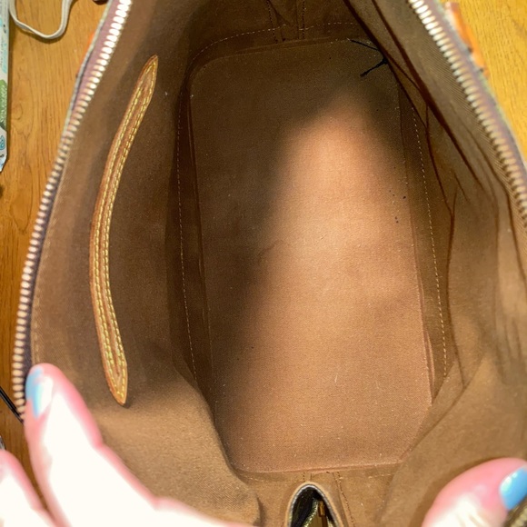 Louis Vuitton Alma - Picture 13 of 16